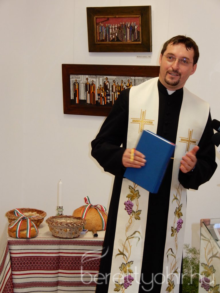 Ünnepi kiállításmegnyitó és kenyérszentelés 15